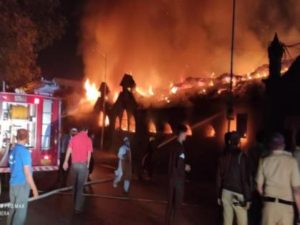 Big fire at famous market in Pune Shivaji Market