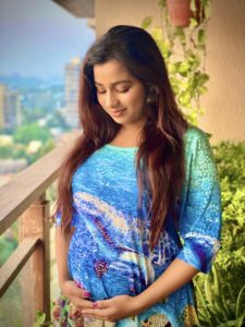 Shreya Ghoshal baby bump