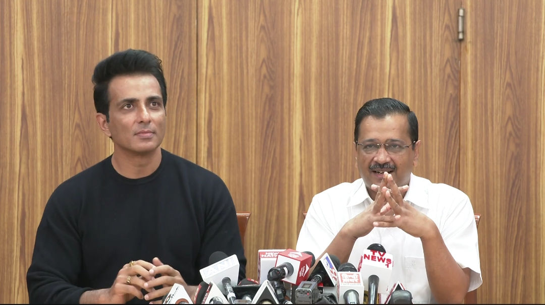 Sonu Sood and arvind Kejriwal