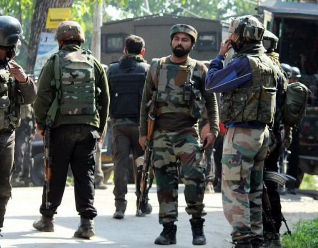 Two Lashkar terrorists surrendered in Kulgam encounter (1)