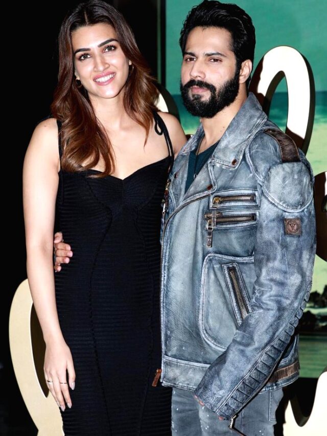 bollywood-actors-kriti-sanon-and-varun-dhawan-1449983