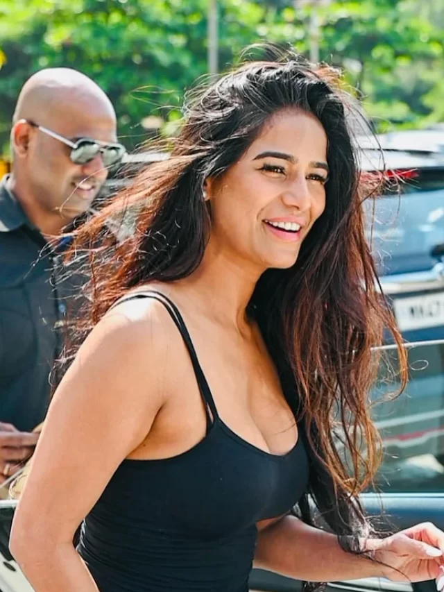 poonam-pandey-v0-wh73mvlymqtb1