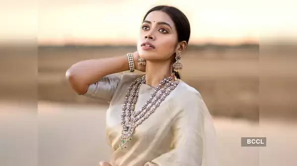 Tharshika- bigg boss tamil season 8 contestants